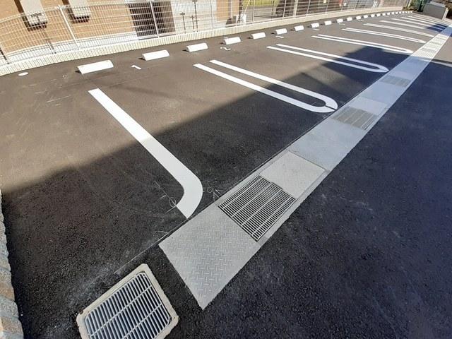 シーズンテラス太子（202） 駐車場