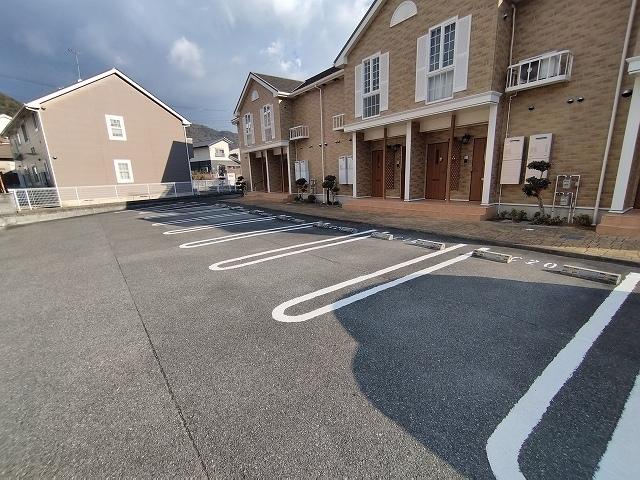 プラムガーデンハウス（104） 駐車場
