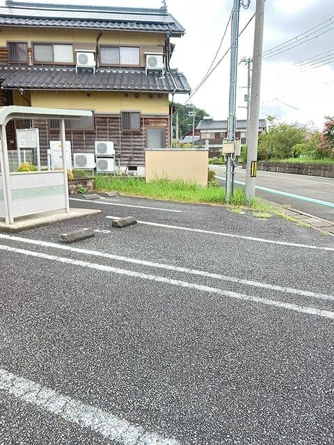 サンライズ（102） 駐車場