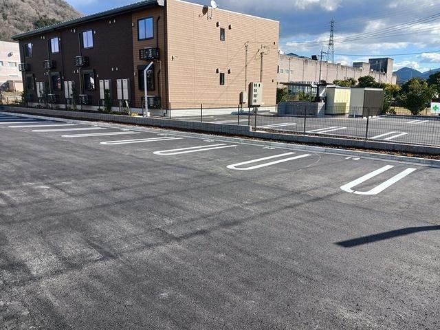 メゾンパーク　枚田岡　Ａ棟（106） 駐車場
