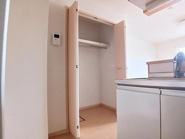 ワイズ　コンブリオⅤ（102） 収納