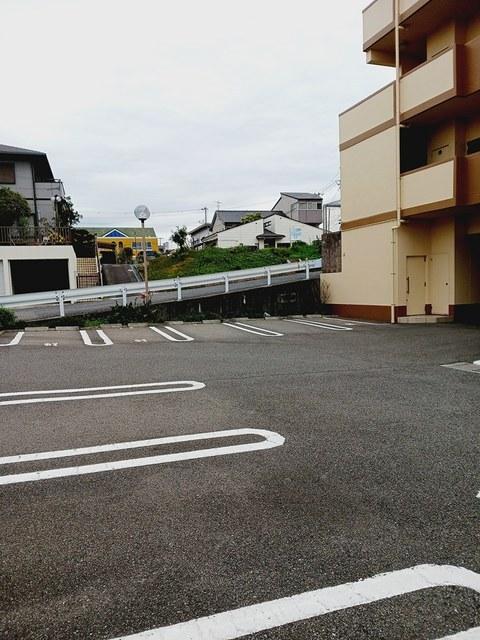 レジデンス神戸（405） 駐車場