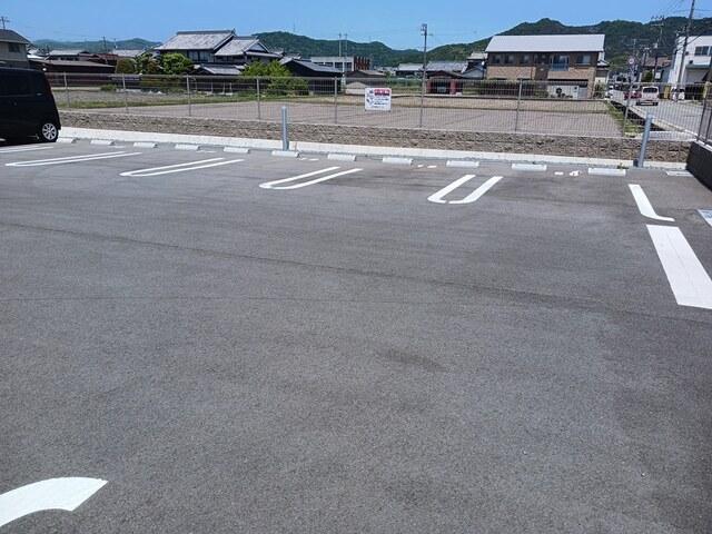 ロジュマンⅢ（104） 駐車場
