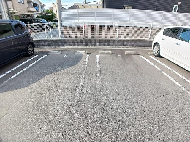 玲巧ハイツ八丁（101） 駐車場