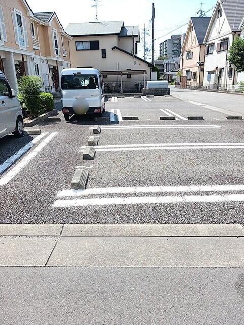 ヴィラ・ハーベスト（105） 駐車場
