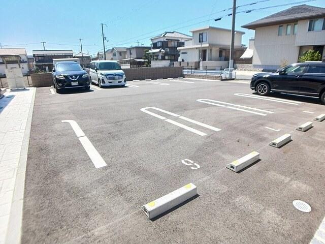 リバーテラスⅡ（105） 駐車場