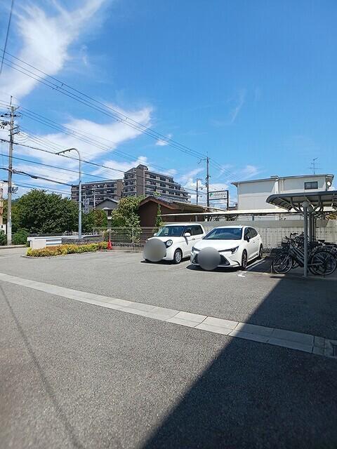 クレール宝塚（303） 駐車場