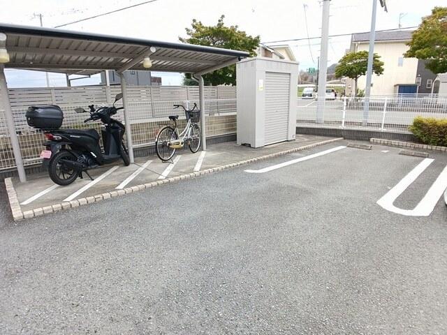 ルナ・エトワール（202） 駐車場