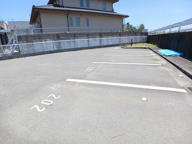 クレストヨコセキ（202） 駐車場