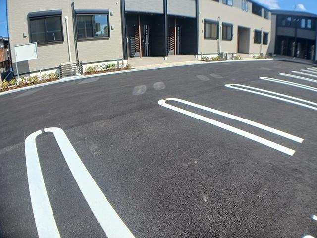 シャリティ・ベルⅠ（103） 駐車場