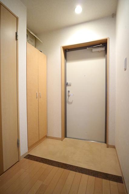 リュイール桃山台（301） 玄関