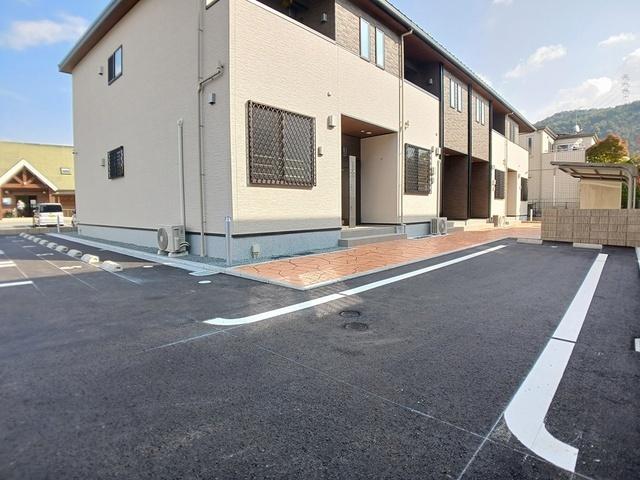 メゾン・ヴェルテ（102） 駐車場