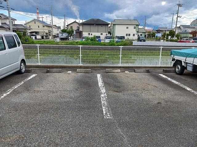 アンソレイエＳ（101） 駐車場