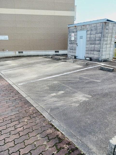 ウインズハイツⅡ（101） 駐車場