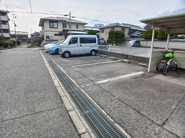クレール（202） 駐車場