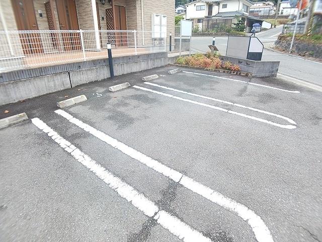 ネオ・ヒルサイド（101） 駐車場