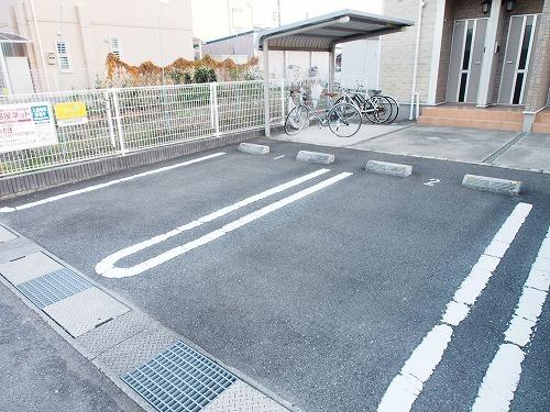 ロイヤル・ガーデン（101） 駐車場