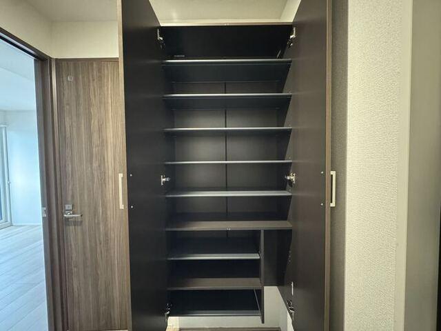 上甲子園廣和レジデンス（303） 玄関