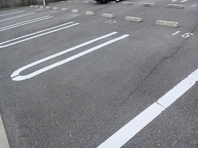 フィレール　デュ　トラジャⅦ（302） 駐車場