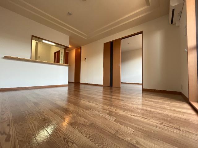 加古川市加古川町中津アパート リビング