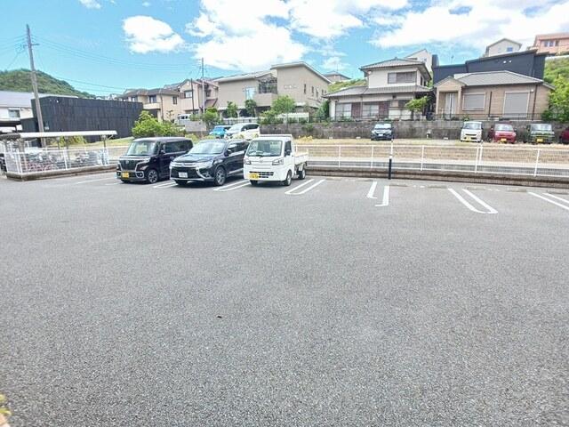 シーズンズ　コンフォートⅠ（105） 駐車場