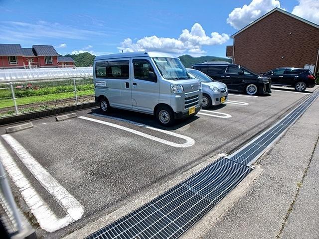 フレッサ　プラード（202） 駐車場