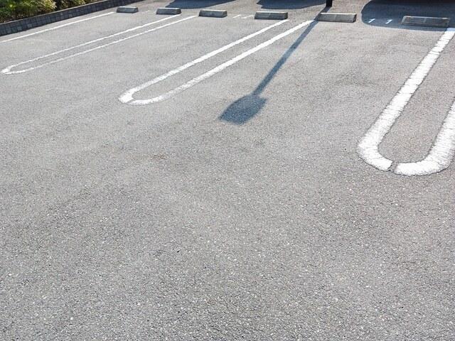 アマルフィ３７（103） 駐車場
