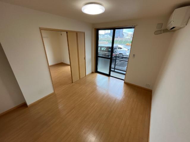 加古川市野口町坂元北アパート リビング