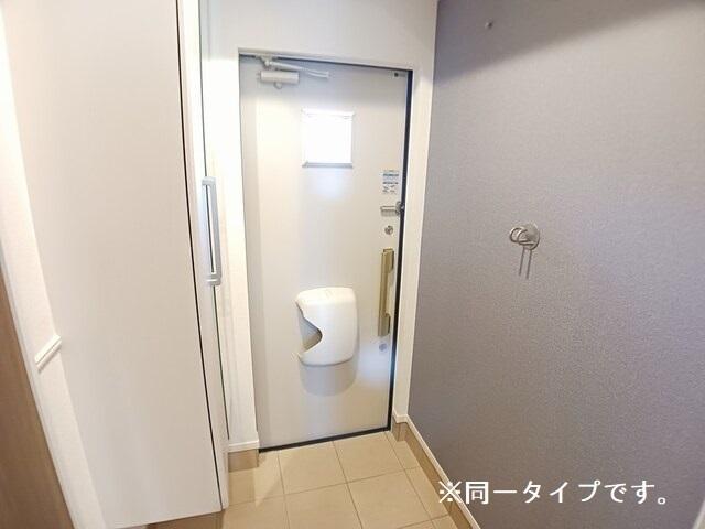 ヴェルデ・フレスコ（102） 玄関