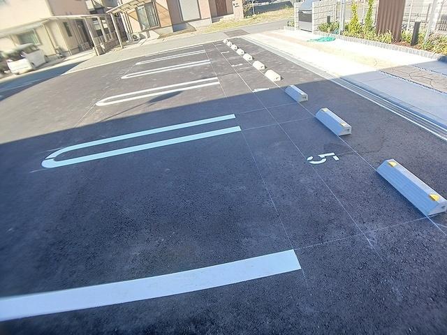 サンリット荒川（203） 駐車場