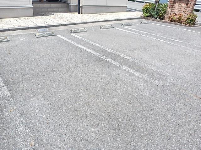 サニーレジデンス御着Ａ（203） 駐車場