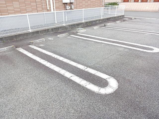 ラルジュ　フォンテーヌⅣ（201） 駐車場
