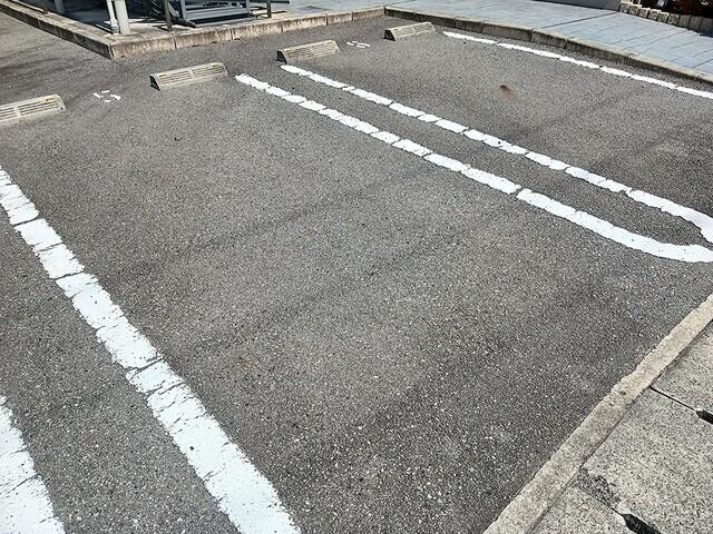 メゾンエイト（205） 駐車場