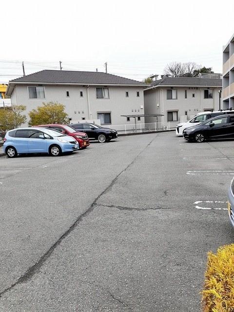 フォレスタ（302） 駐車場