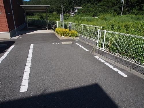 ハーモニーＢ（202） 駐車場