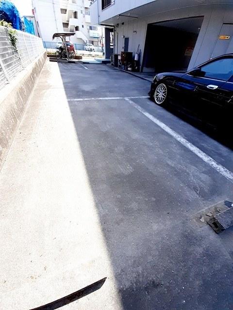オーク伊川（203） 駐車場