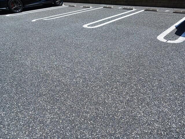 ベル・セーズⅡ（103） 駐車場