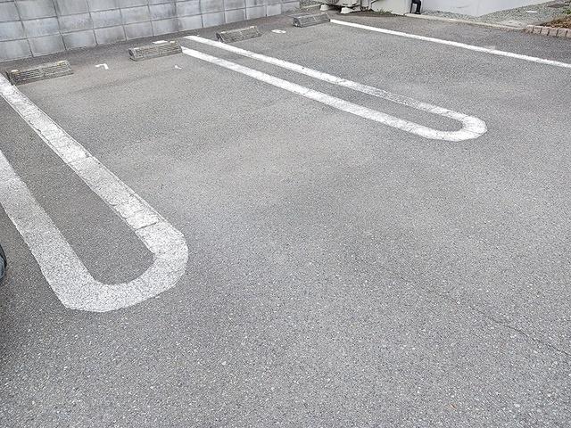 シルバーライニングＡ（102） 駐車場