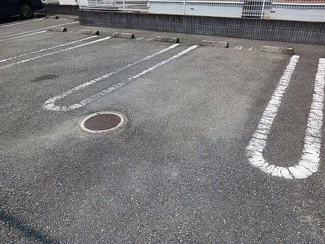 ブリーゼ（201） 駐車場