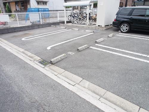 メゾン・リベルタ（205） 駐車場