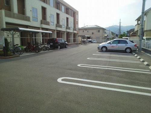 玲巧ハイツ八丁（303） 駐車場