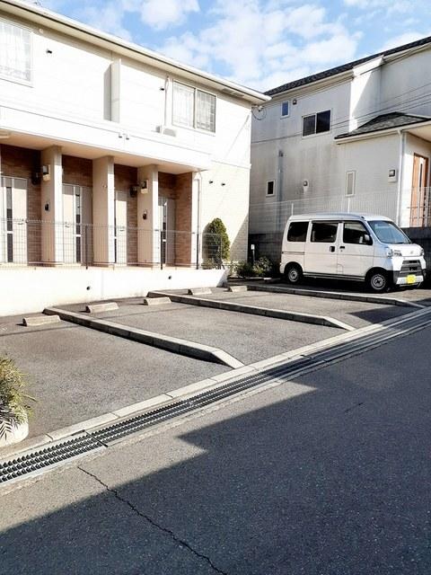 ハピネス高雄台（102） 駐車場