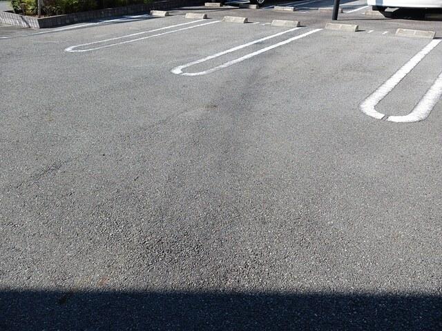 アマルフィ３７（101） 駐車場
