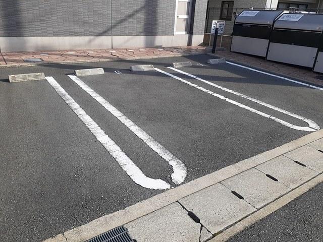 ポーシェガーデン３（801） 駐車場
