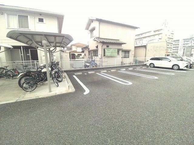 モンシェリー御立Ａ（204） 駐車場