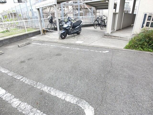 アウローラ市川（102） 駐車場