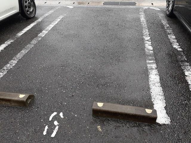 グレイシャス　ハイム　Ｂ棟（102） 駐車場