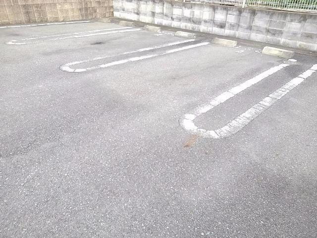 カモミールⅢ　Ａ（101） 駐車場