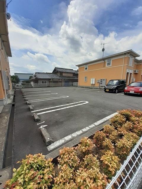 ベル　ファミーユⅠ　２番館（202） 駐車場