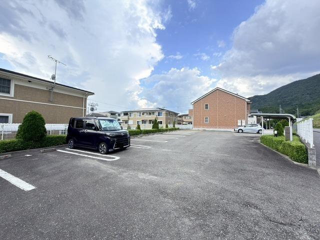ハイファイン藤（201） 駐車場